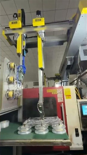 Lids Labeling with Robot Injection Moulding Machine #viral #trendingshorts #operator