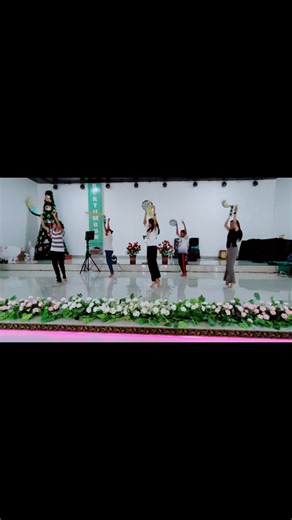 Mazmur 150:4 (TB) Pujilah Dia dengan rebana dan tari-tarian, pujilah Dia dengan permainan kecapi dan seruling! Semangat berlatih my team 💪🔥 #Elohim_Dancer #GPdI_Elohim_Beteleme #Tamborin | Silvia Chatrin Tanonggi