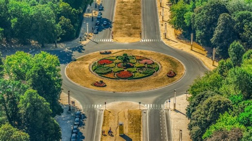 ¿Las rotondas deben hacerse por el interior o el exterior? Esto es lo que dice el reglamento de circulación