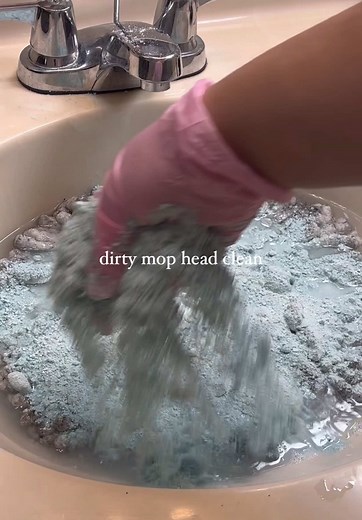 How to Clean a Dirty Mop Head Effectively