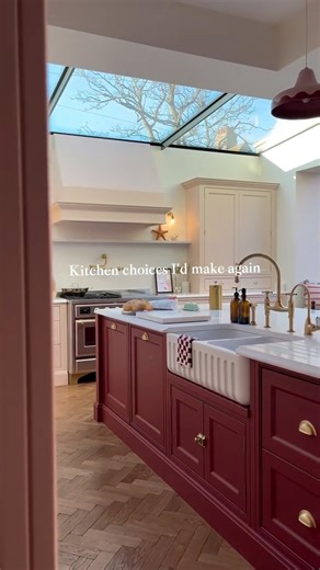 Elise Dodds on Instagram: "Kitchen choices I’d make again ❤️ When I was in the middle of planning our kitchen, I realised how easy it is to get caught up in trends or what looks good in photos. I loved looking at the many beautiful kitchens on the grid, but I think what really makes the difference is what works day to day. For me, that meant plenty of storage, lots of drawers, floor to ceiling cupboards instead of busy shelves. I literally started by listing everything we needed to fit in. I wan
