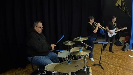 Our very own Tutor Rob joined forces with other talented music tutors to put on an amazing assembly performance for the students last week. The show gave everyone a taste of the fun and excitement music lessons can bring. Drumming isn’t just fun, it builds focus, coordination, and confidence. If your school is looking to bring music to life, we can deliver engaging drum lessons right in your classrooms. Please do get in touch if your interested in lessons in your school. #WorthingDrums #DrumLess