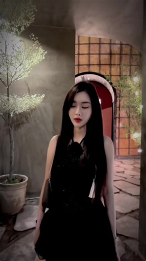 Người đàn ông của tôi phải trông như một ván cờ, giữa bao nhiêu mã tượng vẫn coi tôi là hậu phương. Chung thuỷ là tự giác, còn đứng núi này trông núi nọ thì chỉ nên xem là thừa. #xuhuong #fyp #viralvideo