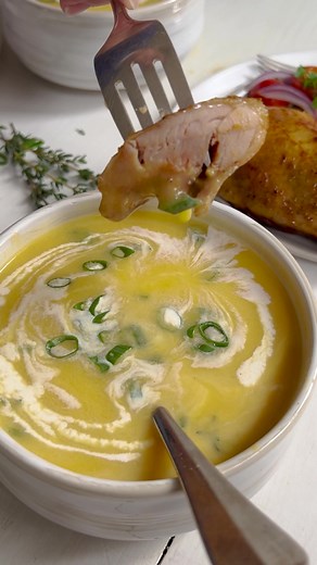 Made with real natural ingredients and ready in only 10 minutes, Maple Leaf® Rotisserie Chicken Legs are the perfect addition to every family meal! | Maple Leaf Foods