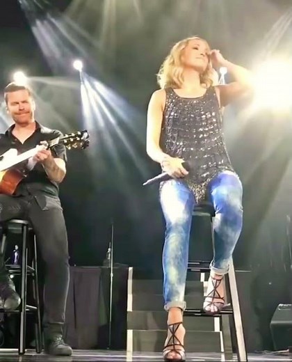 Carrie Underwood - I Will Always Love You Live