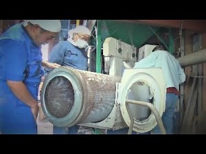 もみすり機の清掃掃除風景・見たくないものも現れる・・。イセキのもみすり機の場合編・農業は戦いだぁ～