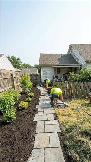 See how a messy garden turns into a modern outdoor space #landscaping #gardenrenovation #usashorts