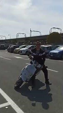 MOTORCYCLE DRIVING - Correct use of brakes and actual braking effect on asphalt