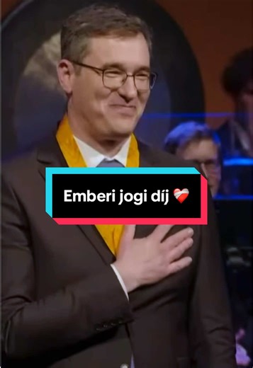 Tegnap átvettem az egyik legrangosabb európai emberi jogi díjat, a holland Geuzenpenning-díjat. A díjat annak a 18 bátor ellenállónak az emlékére alapították, akiket 85 évvel ezelőtt ezen a napon végeztek ki a náci megszállók. Az idén negyvenedik alkalommal átadott elismerést olyan kiváló emberek kapták korábban, mint például Tőkés László 1991-ben, Václav Havel 1995-ben vagy a Tibet melletti kiállásért Richard Gere 2005-ben. Bár a díjat az én nyakamba akasztották, azon osztozom minden szabadságs