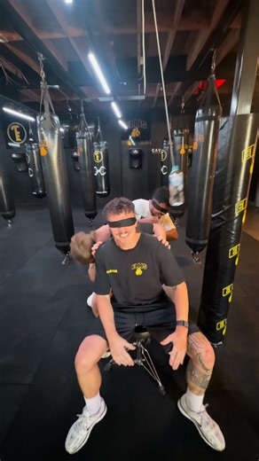 Head movement 101 😂 Better luck next time Coach @brookers_andresen #TeamEllis #Boxing