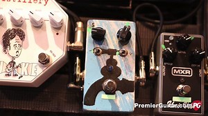 This week's #RigRundown catches up with Toto guitarist Steve Lukather. In this teaser clip, his tech Jon Gosnell walks us through the two pedalboards that power Steve's huge tone. Watch the whole Rundown: http://bit.ly/SteveLukatherRR | Premier Guitar