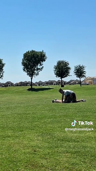 We are such slow runners it’s actually so funny to watch 😂 loving our Old Navy Summer Active clothes tho! #OldNavyPartner #AD @Old Navy Official