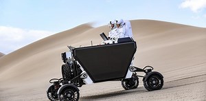 仲良くふたりで立ち乗り。遠隔操作で荷運びと建設ができる惑星輸送車｢FLEX｣