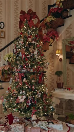 This Christmas, Homeworthy invites you into a season of wonder. ✨🎄 We’re stepping into homes where garlands tumble from mantles, ornaments hang like tiny treasures, and every corner comes alive with joy, merriment, and the spirit of the season. So pour something warm, settle in, and join us for Homeworthy’s 25 Days of Christmas, a season-long celebration of holiday magic. Watch all our holiday tours at HOMEWORTHY.COM!! ❤️ #homeworthy #home #christmas #holiday #festive #christmasdecor #interiord