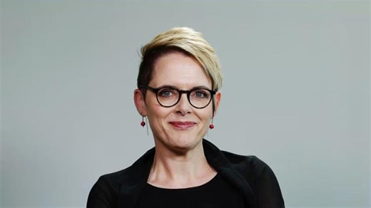 ABC radio hosts quits on air