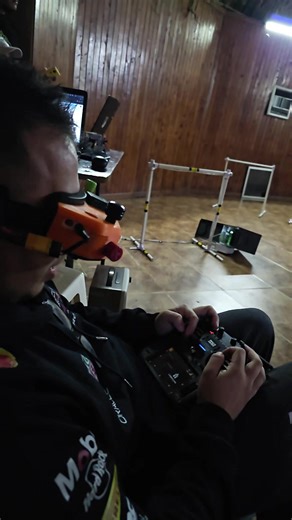 Carrera Tiny whoops Cali/ Club tequendama #Drones #fpv