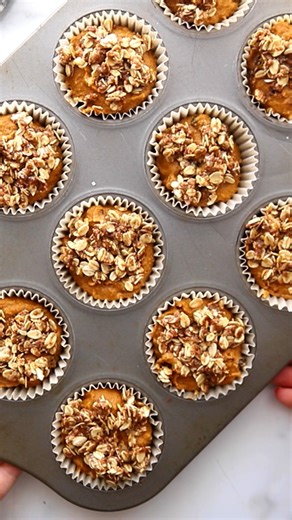 These Gluten Free Pumpkin Oatmeal Muffins are the real deal. They are made with oat flour, packed with cranberries and topped with the best oat crumble. They are easy to make, so delicious and make a great on-the-go breakfast or holiday brunch muffin. Recipe: https://lexiscleankitchen.com/pumpkin-oatmeal-muffins/ | Lexi's Clean Kitchen