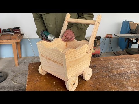 The Idea of ​​A Plant Planting Cart made from Natural Wood is Rustic, Simple, Yet Captivating