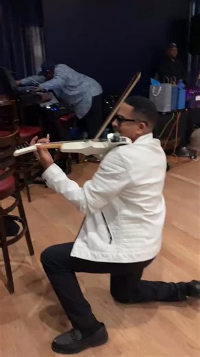 54 reactions · 8 comments | Jerald Daemyon playing to Radio legend Dinahlynn Biggs is an electric violinist from Detroit whose music is played all across #BiggsRadioStation he travels abroad incorporating all genres of music into his performances. #violinist #electric -violinist #summermadness jazz violinist | WCHI Biggs Radio Chicago | Facebook