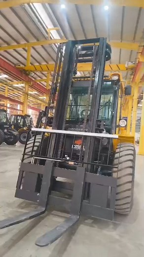 #forklift #materialhandling #jcb #roughterrainforklift #caterpillar 4X4 Fork lift 5 ton with Perkins engine now ready for delivery | Al Jannat | Facebook
