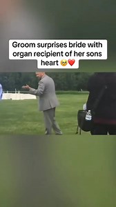 22M views · 774K reactions | The way I sat here n cried watching this. Gone n grab your tissues first before you watch. 蠟 | Sheena Jackson | Facebook