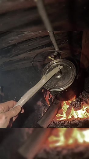 Campfire Cooking: Delicious Beans & Biscuits in the Snow
