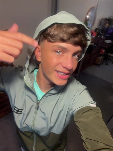 Danny🔋 (@dannymill_)’s videos with Josh Baker Dr Feel Right - Josh Baker