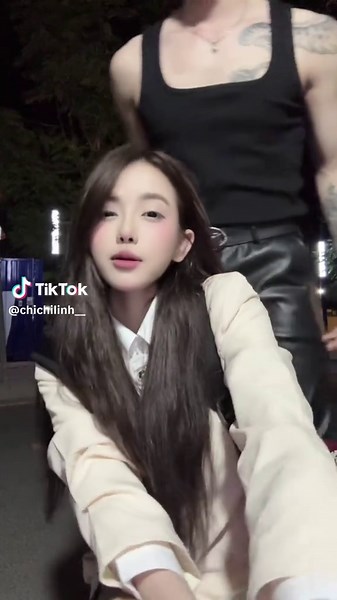 Chi Chi Linh: Những Khoảnh Khắc Hài Hước và Thú Vị