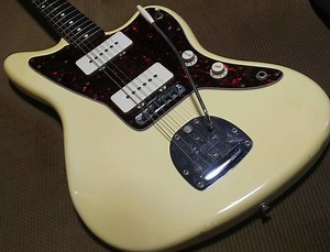 フェンダー ジャズマスターの弦交換、チューニングを紹介！【エレキギター】