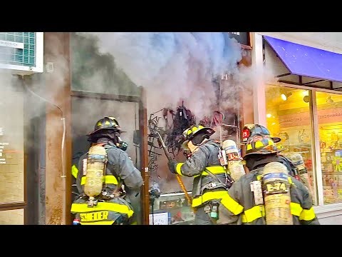 *{EARLY ARRIVAL}~{FDNY BOX 1136}~{FDNY BATTLING 10-75 FIRE IN STORE ON BROADWAY IN MANHATTAN, NYC}**