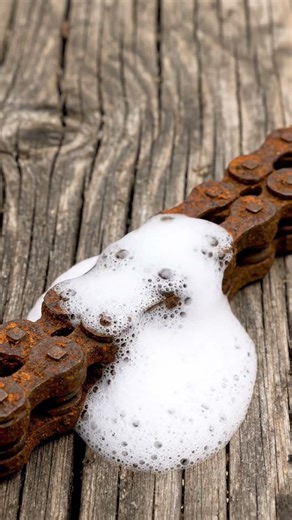 Rusty Bicycle Chain Cleaning with Foam Spray Satisfying Result