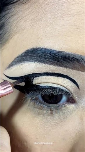 How to Apply Eye Makeup for Small Eyes Step by Step