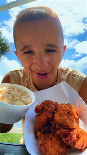Jerome Dominick | Sophie Rain interrupted my Lunch from @publix #publix #chicken #macandcheese #mukbang #asmreating #ranch #publix | Instagram