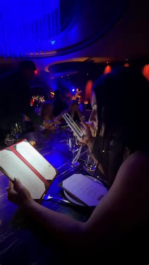 .@danijackel_ needs the flashlight to see the menu #unc @papisteak