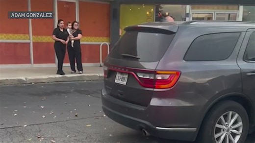 ICE detains a Chicago daycare teacher from school