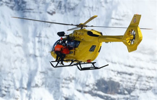 Olympics-alpine skiing-Vonn stable in hospital after horror downhill crash, US team says