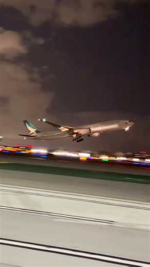 Plane Takeoff at Night ✈️🌙 | Airport View | City Lights Below #ytshorts #avition #trend #foryou #8k