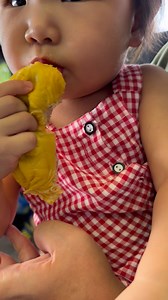 小Baby很可爱哦☺️她超爱吃榴莲 | VOon Z'y