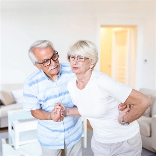 💙 Fractura de cadera: una lesión frecuente en adultos mayores Las fracturas de cadera suelen requerir atención médica inmediata. Sus síntomas principales son dolor intenso, dificultad para caminar y acortamiento de la pierna. En BlueNet Hospitals encontrarás especialistas en Ortopedia y Traumatología para el diagnóstico y tratamiento. 📅 Agenda tu cita por WhatsApp: (624) 151 0693 Más información en: https://bluenethospitals.com/especialidades/ortopedia #FracturaDeCadera #Ortopedia #Traumatolog