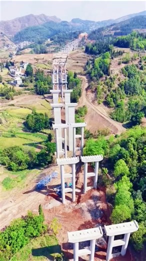 60m Pylons, Fuluo Expressway Giant #technology #highwaydevelopment #mountains #bridge