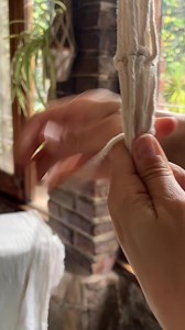 62K views · 1.2K reactions | Aprende macramé con mas de 120 videos paso a paso explicados al detalle  https://laquntaencasa.tiendup.com/curso/baul-de-tutoriales-de-macrame Accede también a los e books de macramé: Cálculo de Hilos, Guía de Hilos y Guía de Nudos y Diseño de proyectos. Cómpralo hoy mismo aquí: https://laquntaencasa.tiendup.com/curso/baul-de-tutoriales-de-macrame #macrame #macrametutorial #cuelgamacetas | La Quinta en Casa | Facebook