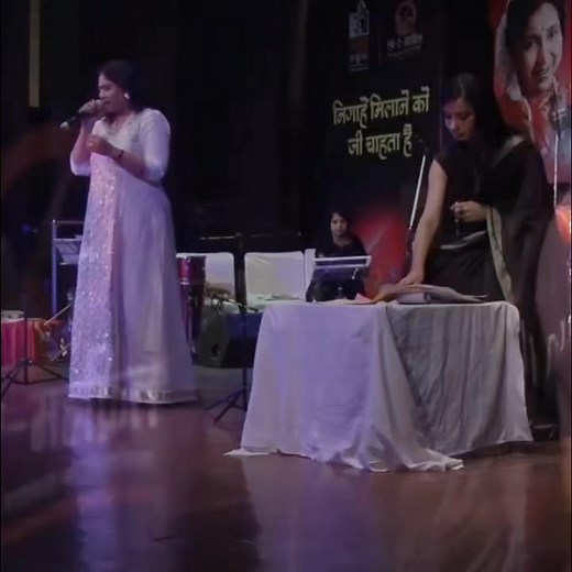 15K views · 325 reactions | Humein Tumse Pyar Kitna / हमें तुम से प्यार कितना, ये हम नहीं जानते | Praveen Sultana | Shailaja Subramanian | Mere Geet | Rang E Mehfil | Rang E Mehfil #fblifestyle #newrelease #love #song #viral #post #music #video All credit goes to rightful owners none of the clip belongs to this page. | Mere Geet | Facebook