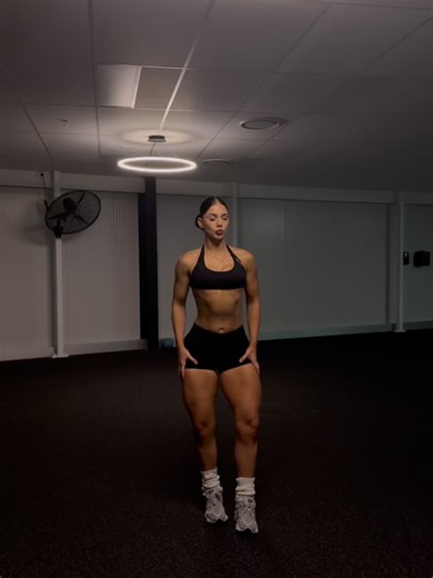 Poppi louiz🍒 on Instagram: "THE POPPI LOUIZ SPLIT IS NOW AVAILABLE Link in bio >>"