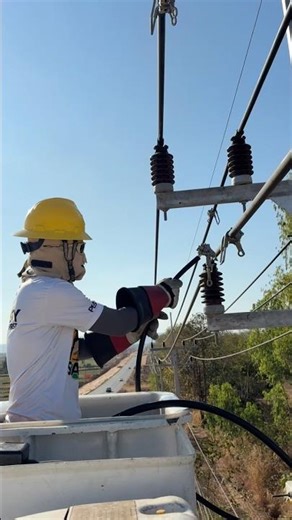 Connecting high-voltage power lines.⚡️🔥#lineman #electrician #highvoltage #power #line #electrical