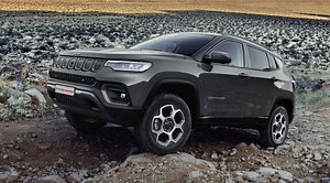 Jeep Compass Trailhawk 2022 भारत में हुई लॉन्च, जानें इसकी कीमत से लेकर फीचर्स तक पूरी डिटेल