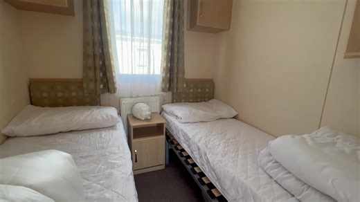 🧳🕶🐶Beautiful caravan on a large, premium pitch with a large decking area to relax in the sunshine. 📍Orchard Haven holiday park in Essex 🛏 Sleeps 8 🐶Dog friendly ☀15% OFF or a limited time discount -code 📌USE15off📌 7th -9th of September £145 23rd-25th of September £145 26th -30th of October £323 other dates available too. Click here to view https://bit.ly/HavenOrchards #orchards #orchardshaven #havenorchards #orchardsholiday #ukcaravanforhire #essexholiday #dogfriendlycaravan #petfriendly