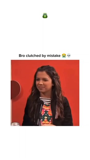 Sui Clips on Instagram: "일본에서는 압전 타일을 사용해 발걸음을 전기로 바꾸고 있습니다. 이 타일은 발걸음에서 나오는 운동 에너지를 포착합니다. 걸을 때 체중과 움직임이 타일에 압력을 가하면 타일이 약간 휘어지며 기계적 스트레스가 발생합니다. 타일 내부의 압전 소재가 이 스트레스를 전기 에너지로 변환합니다. 한 걸음으로 발생하는 전기는 아주 적지만, 수백만 걸음이 모이면 LED 조명, 디지털 디스플레이, 센서를 작동시킬 만큼 충분한 전력이 됩니다. 예를 들어, 도쿄의 시부야역과 같은 붐비는 장소에서는 하루에 약 240만 걸음이 이 시스템에 기여합니다. 생성된 전력은 저장하거나 바로 사용할 수 있어 기존 전력원에 대한 의존을 줄이고, 지속 가능한 도시 인프라 구축에 도움이 됩니다. 이 기술을 통해 일상적인 움직임을 실용적인 재생 가능 에너지로 바꿀 수 있습니다. #일본 #지식 #사실 #알고있나요 #추천 #기술 #혁신 #역사 #테크 #실험 #인기 #reels #vir