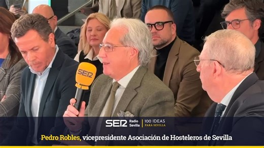Pedro Robles: "deberíamos pensar en instalar baños públicos en Sevilla, no sólo en Semana Santa"