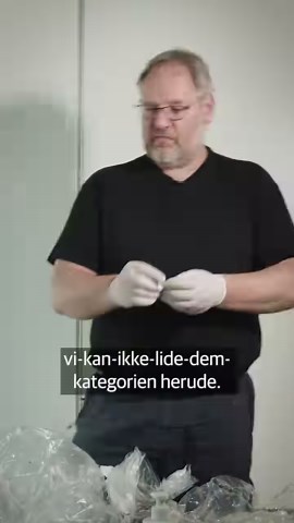 Da vi åbner posen, får han en overraskelse - ekspert tjekker families skrald 🫣 | Jyllands-Posten