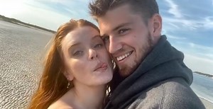 Abigail Cowen e Danny Griffin festeggiano il loro primo anniversario: i dolci post sui social (FOTO)